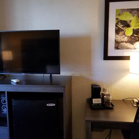 Quality Inn & Suites Leesburg Chain Of Lakes Extérieur photo
