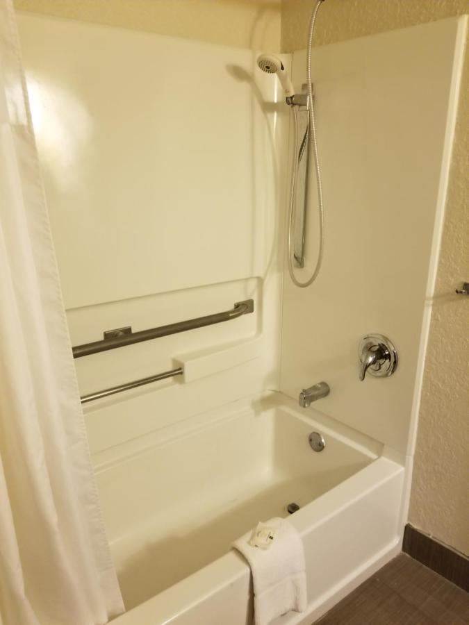 Quality Inn & Suites Leesburg Chain Of Lakes Extérieur photo