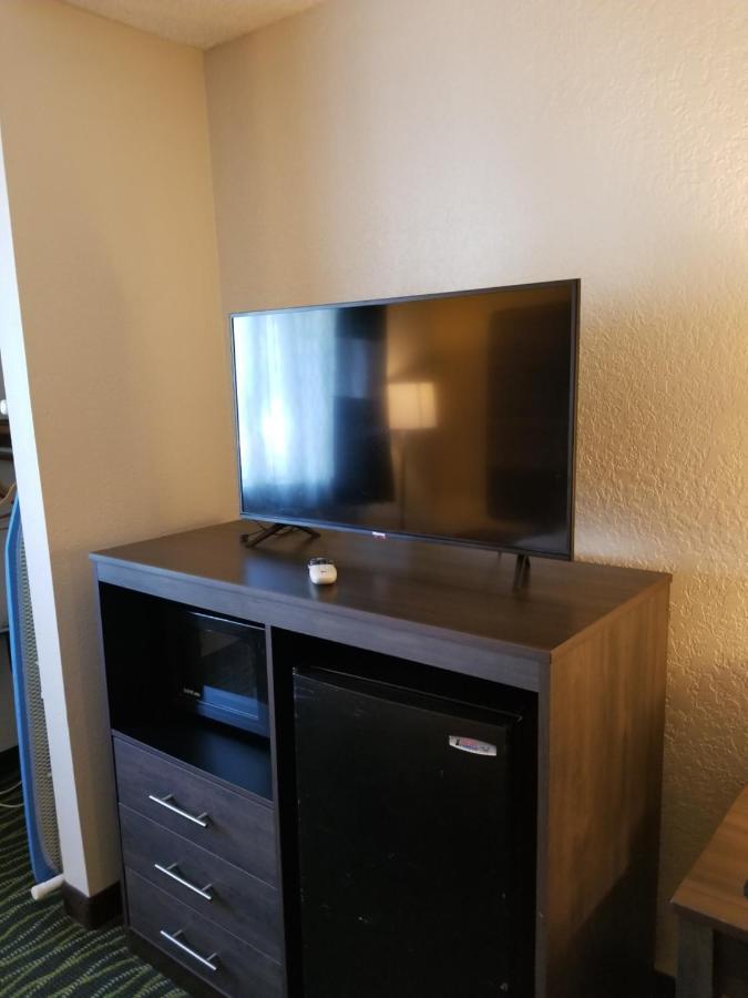 Quality Inn & Suites Leesburg Chain Of Lakes Extérieur photo