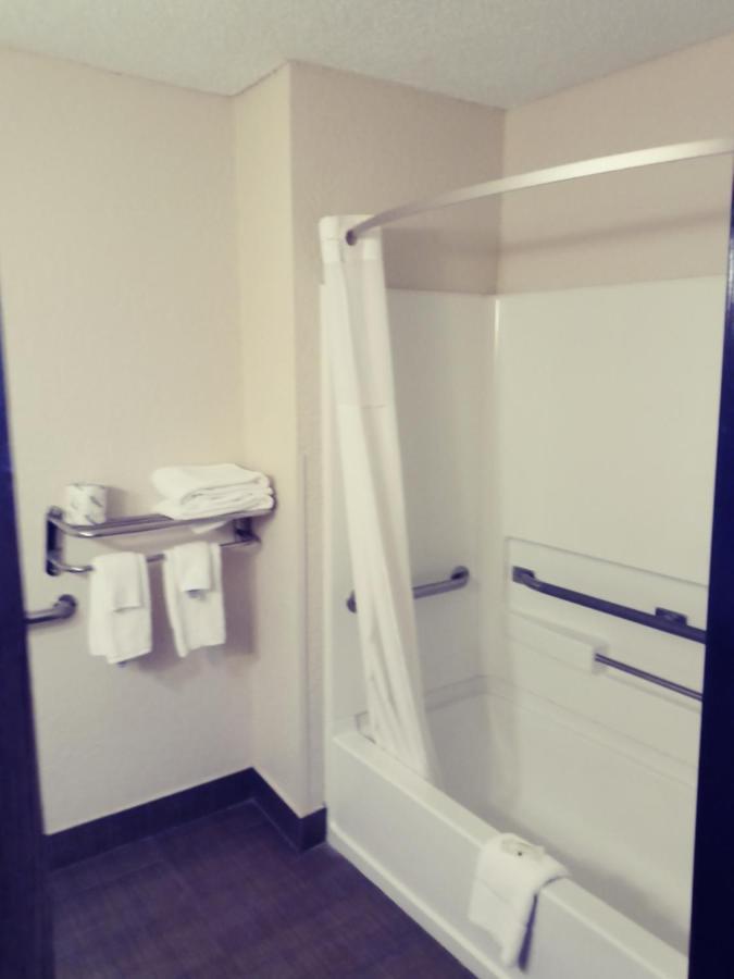 Quality Inn & Suites Leesburg Chain Of Lakes Extérieur photo