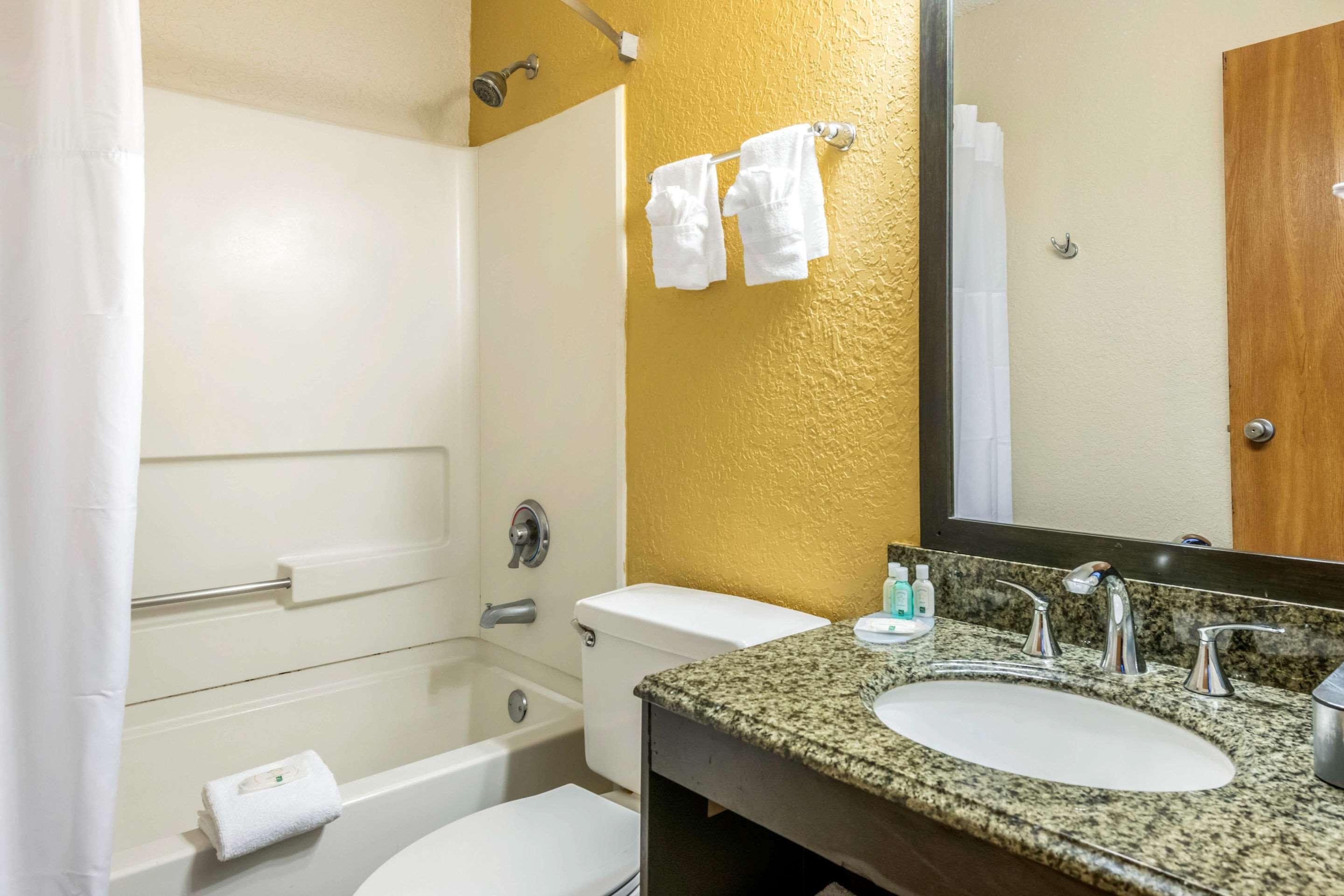 Quality Inn & Suites Leesburg Chain Of Lakes Extérieur photo