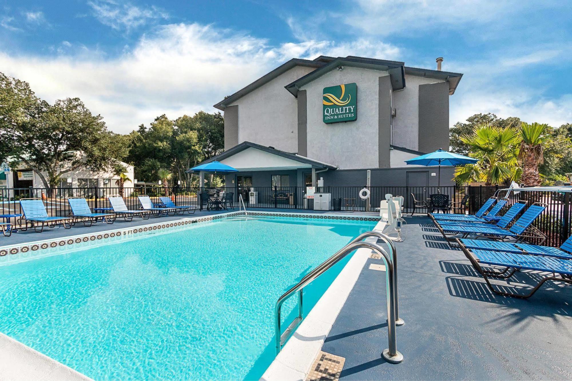 Quality Inn & Suites Leesburg Chain Of Lakes Extérieur photo